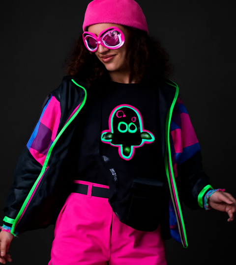 Vrije Geesten: Speelse Techno & Festival Streetwear met Licht